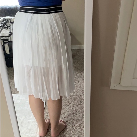 Pleated skirt - Picture 3 of 3